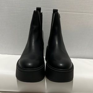 Steve Madden Jitter Platform Chelsea Boots